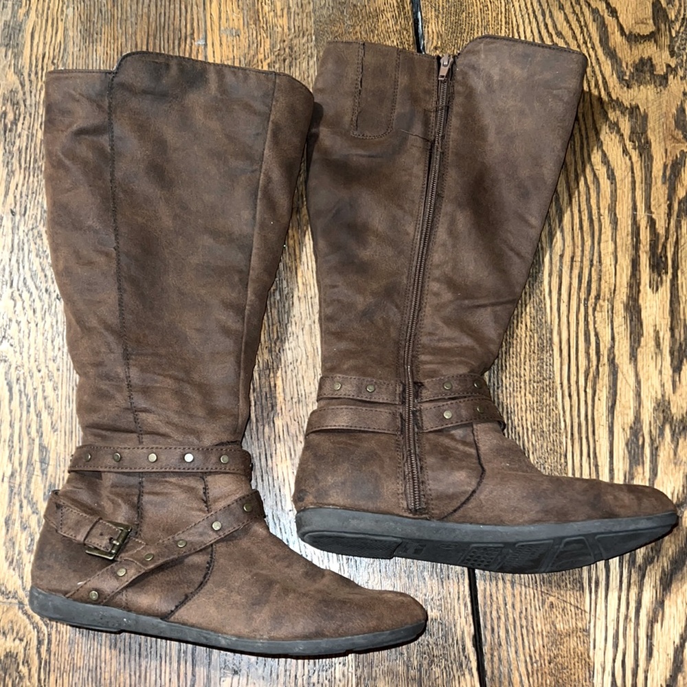 Woman’s Boots Size 8.5